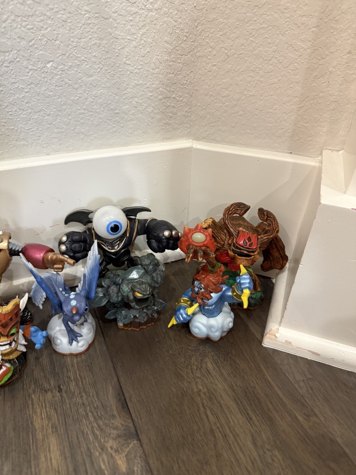 Skylanders Figures – Mixed Lot Of 13 Plus Xbox 360 Portal