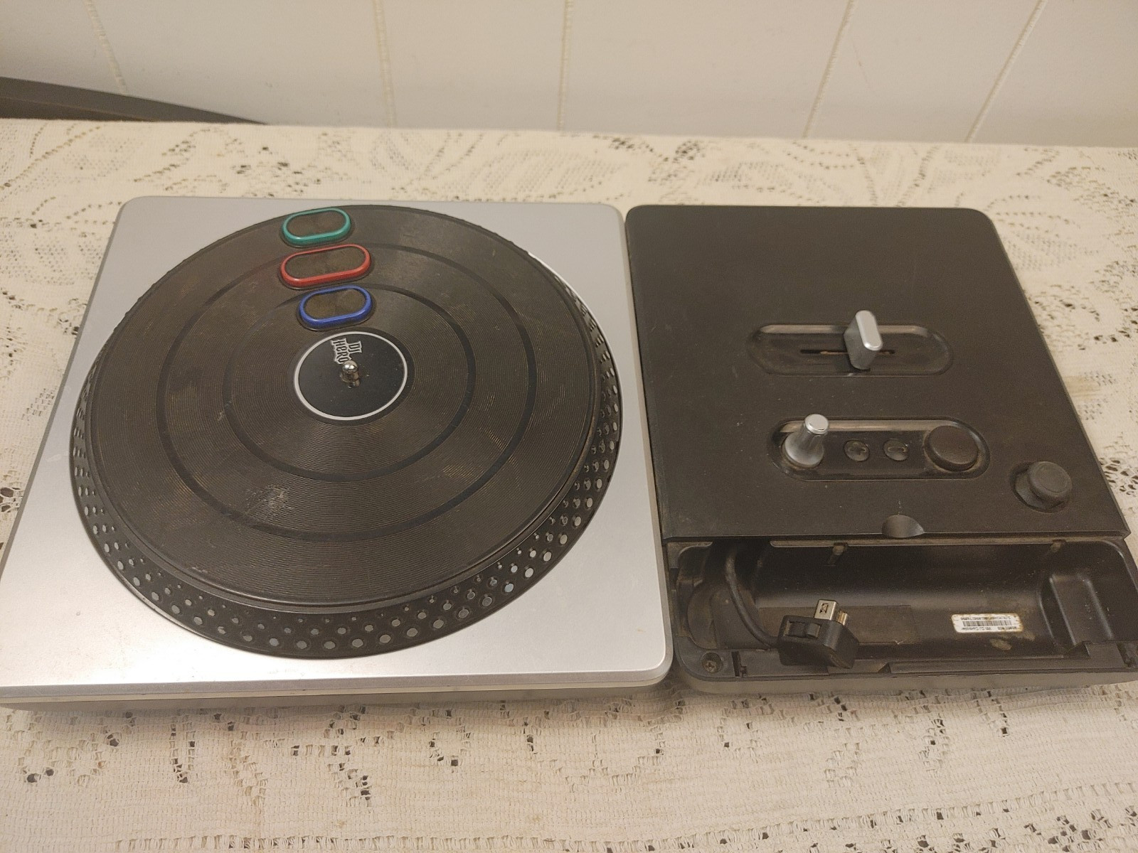 DJ Hero Wireless Turntable Controller for Nintendo Wii UNTESTED