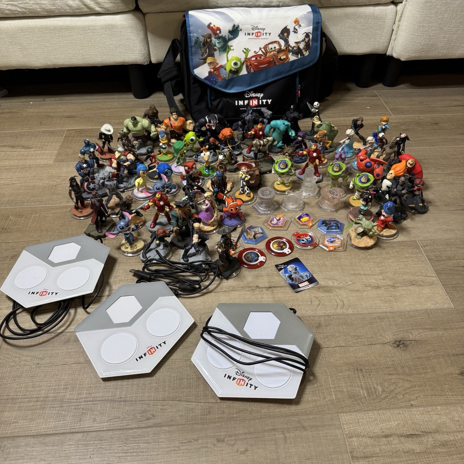 Wii Wii U Disney Infinity Set 1.0 2.0 and 3.0 – 70+ Figures Items Etc. Case