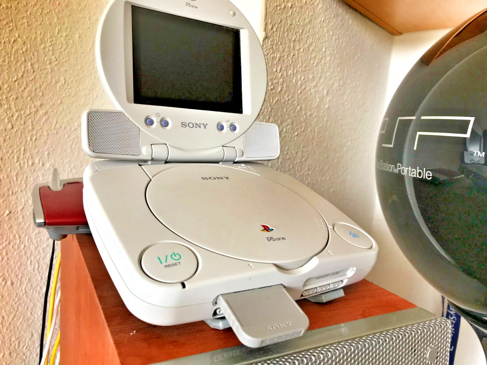 Universal game console stand display