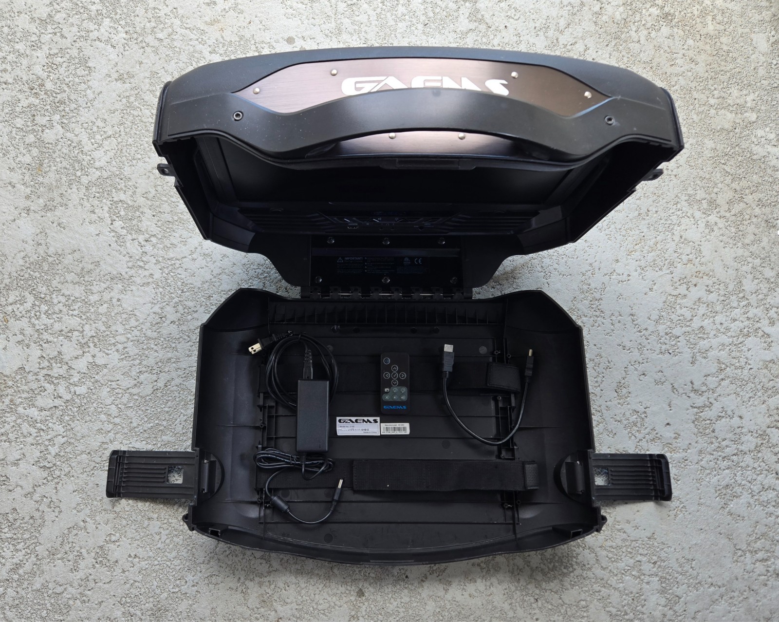 GAEMS Vanguard Black Edition 19″ Portable Gaming Monitor Case – Complete Set