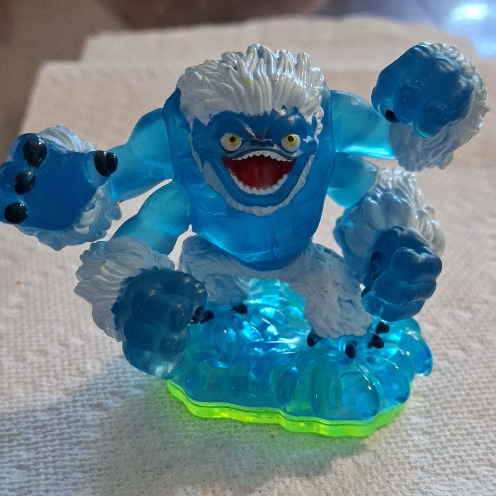 G- Skylanders Slam Bam Translucent Character Figure Green Base, MPN E1128A
