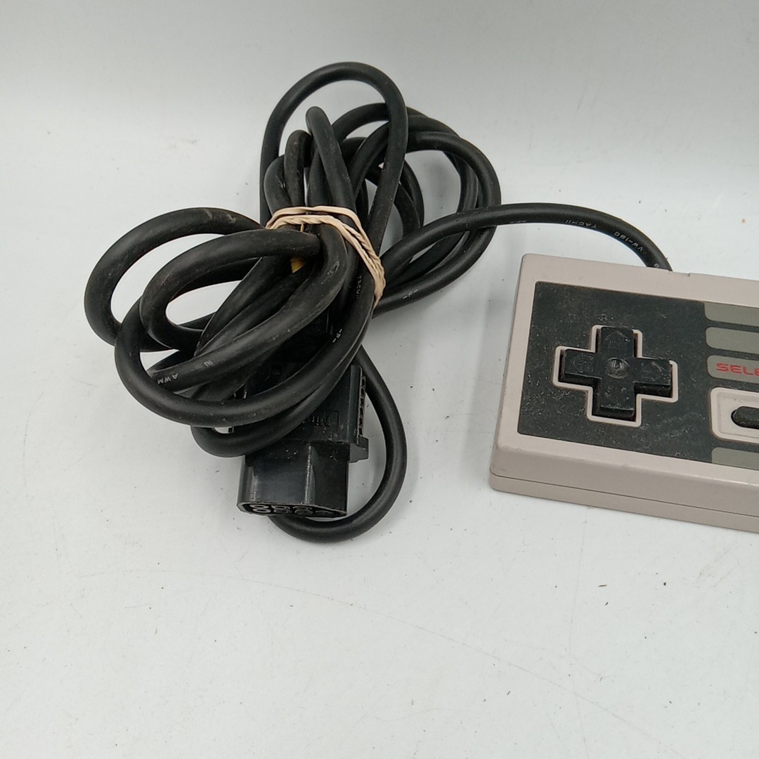 Nintendo NES-004E Controller E-Type Vintage Retro Gamepad OEM NES 1985…….124