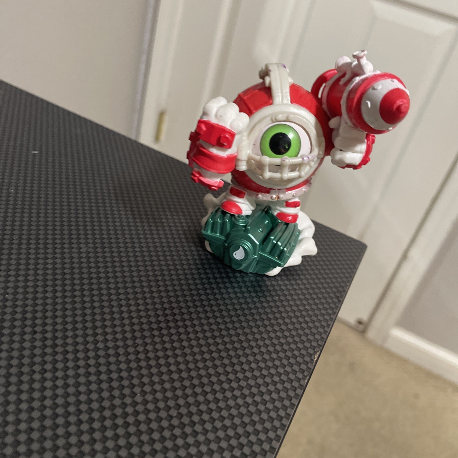 Skylanders Superchargers Missle-Tow Dive Clops Model No 87527888