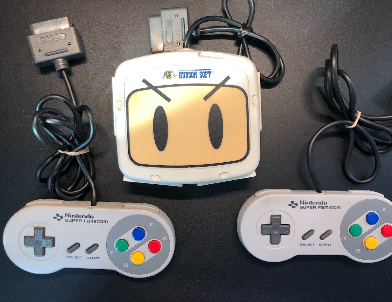 Super Famicom BOMBERMAN SUPER MULTI TAP 2 HC-700 SFC Hudson With 2 controllers