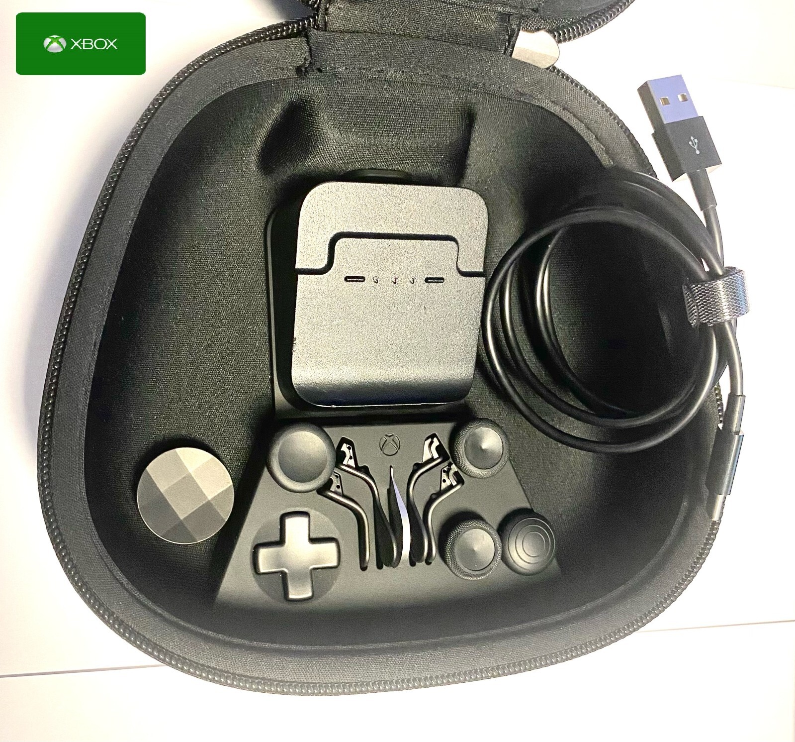 Microsoft XBOX ELITE SERIES 2 CARRYING CASE WITH CHARGING STAND And Acessories