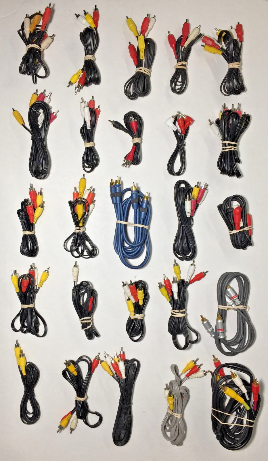 LOT of 25 MALE to MALE Composite AV CABLES Yellow RED White NES RCA Bundle CABLE