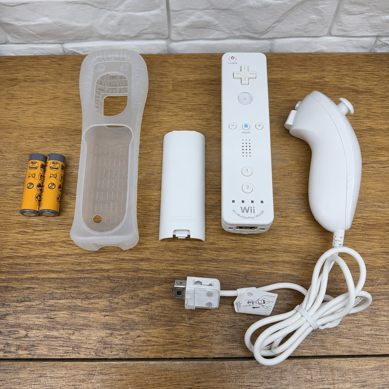 Nintendo Wii White Motion Plus Remote Controller RVL-036 w/Nunchuck RVL-004