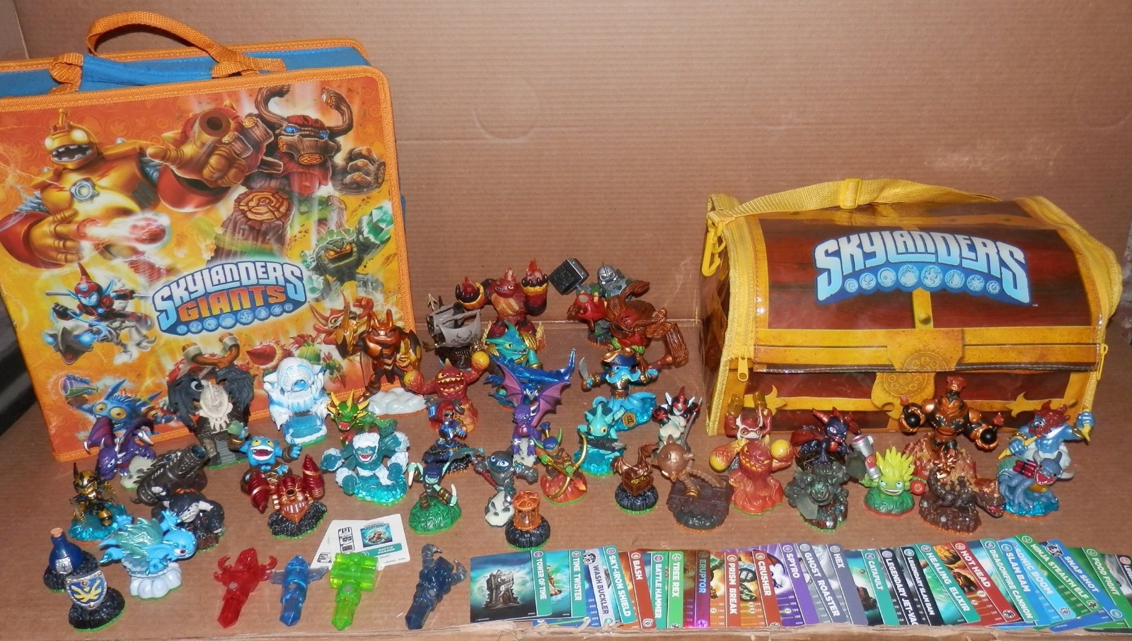 30+ Skylanders Character Figure Lot w/ Carry Case