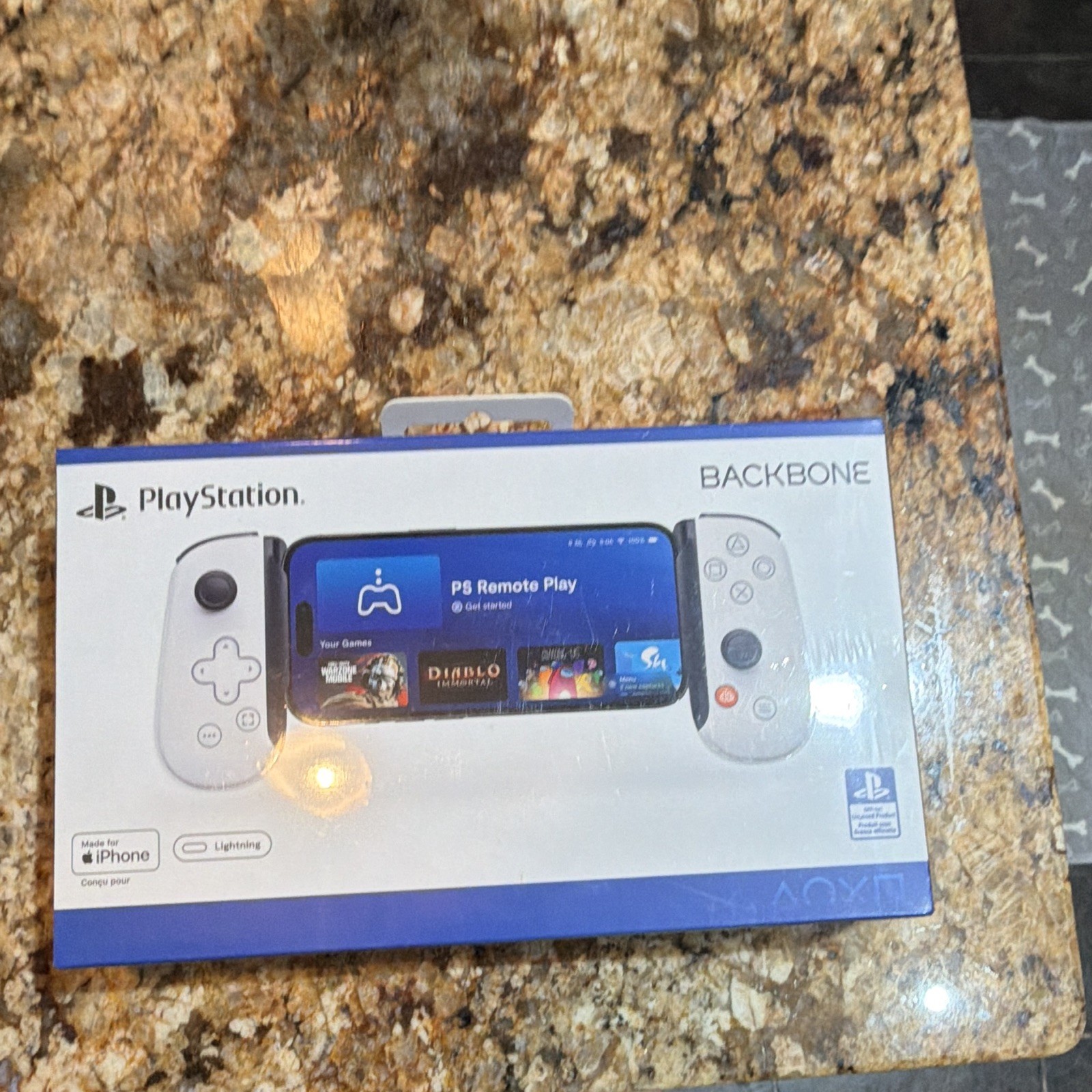 Backbone PlayStation Mobile Controller for iPhone Lightning White w/ App Clip