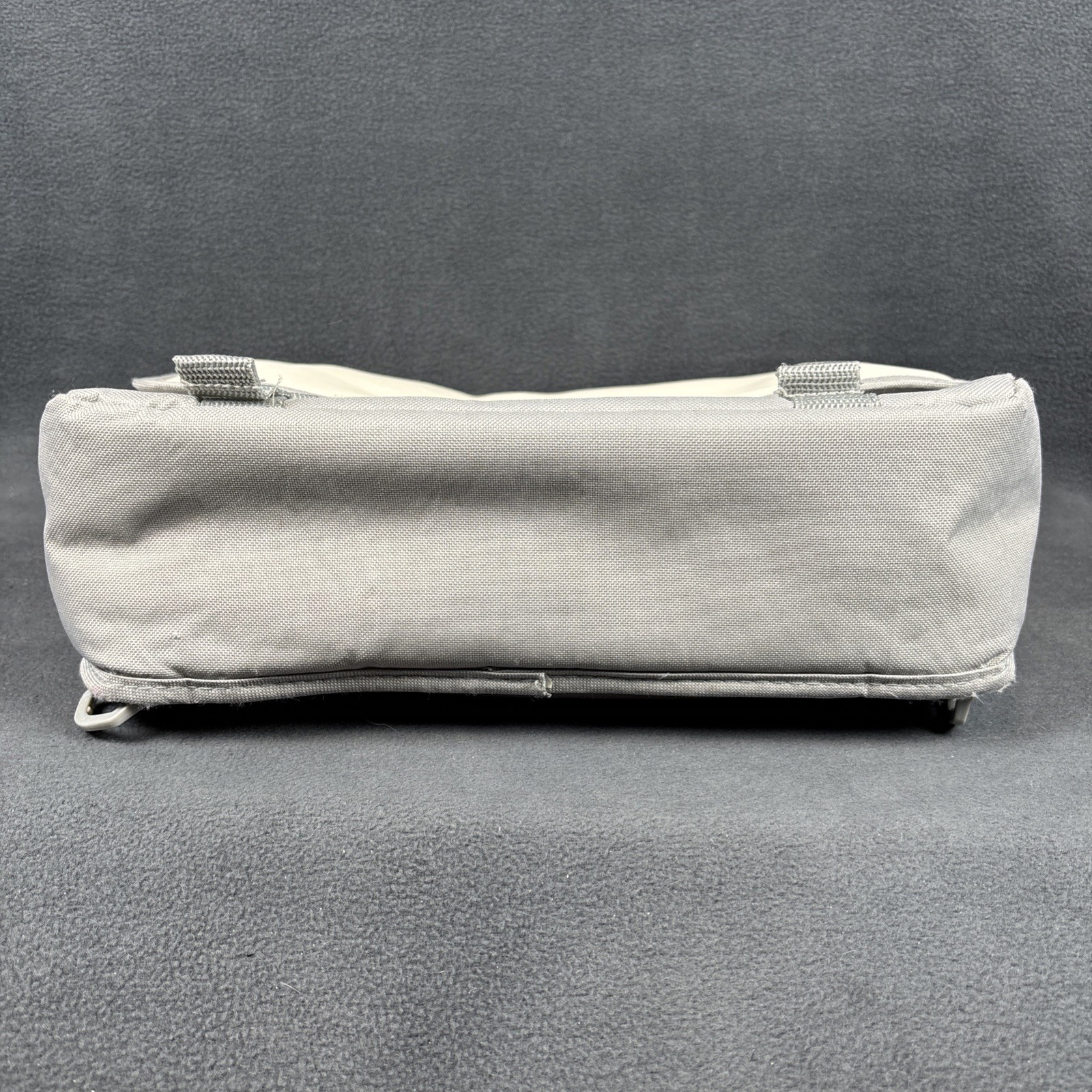 Nintendo Wii – Dream Gear Travel/Messenger Bag – NO Shoulder Strap – Gray/White