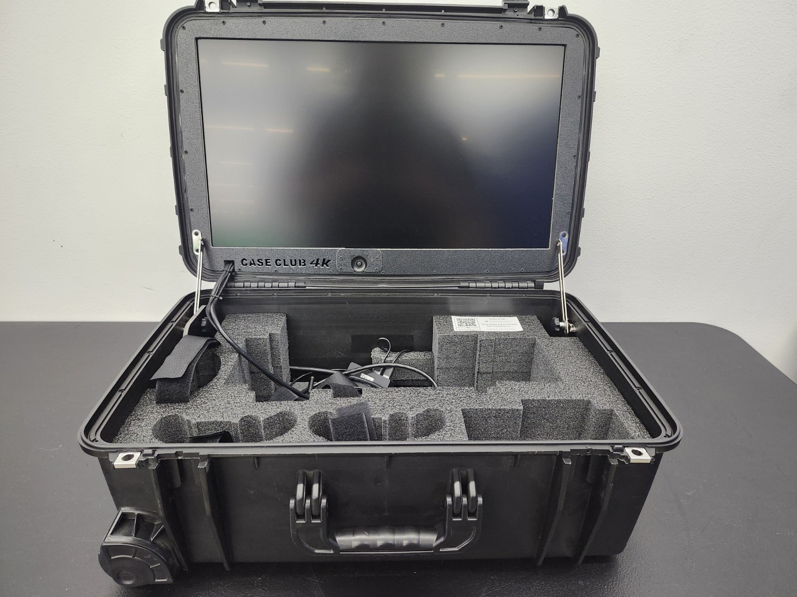 Xbox Series X/S Portable Gaming Station with Built-in 24” 4k Monitor Case Club