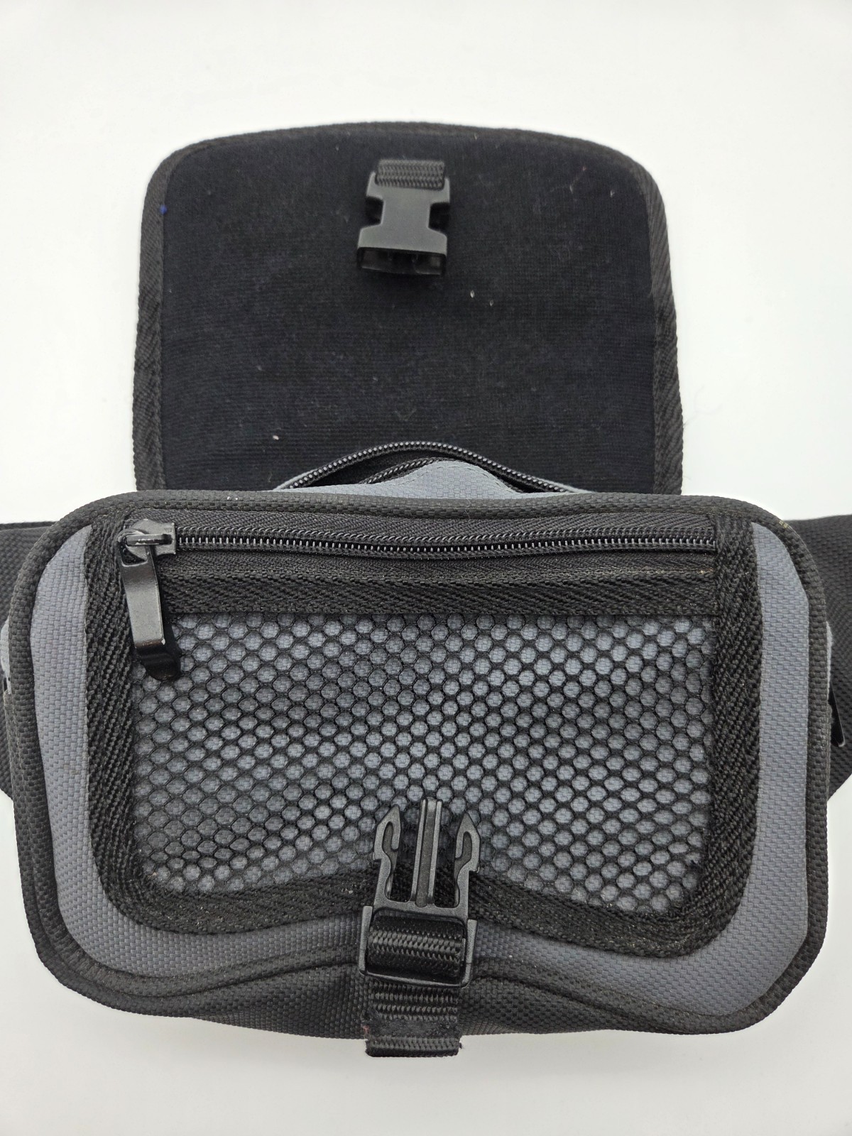 InterAct Nintendo Game Boy Waist Pack Carrying Case Fanny Pack Pouch Gray Black