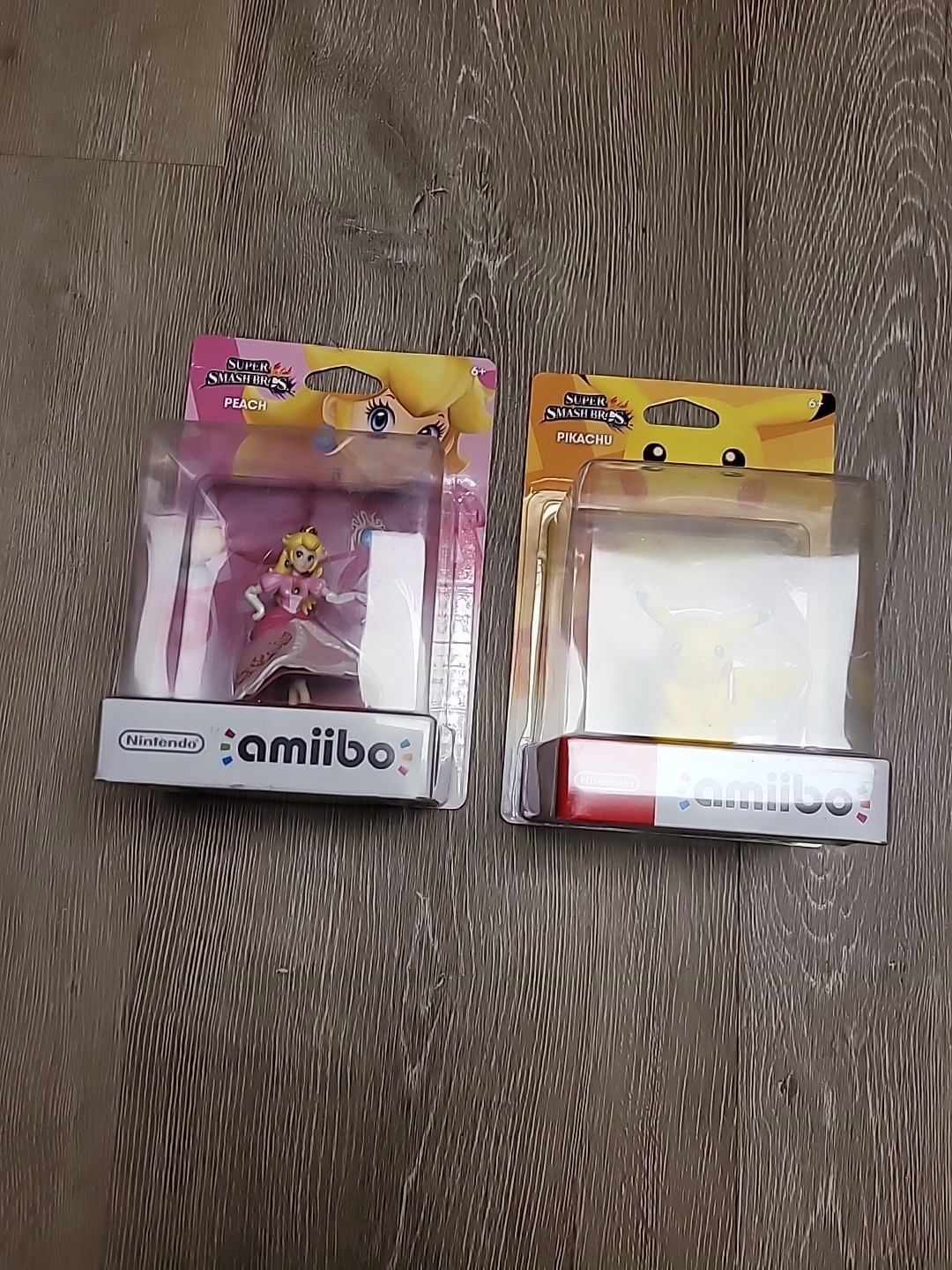 Lot of 2 amiibo In Box Princess peach & Pikachu See Pictures