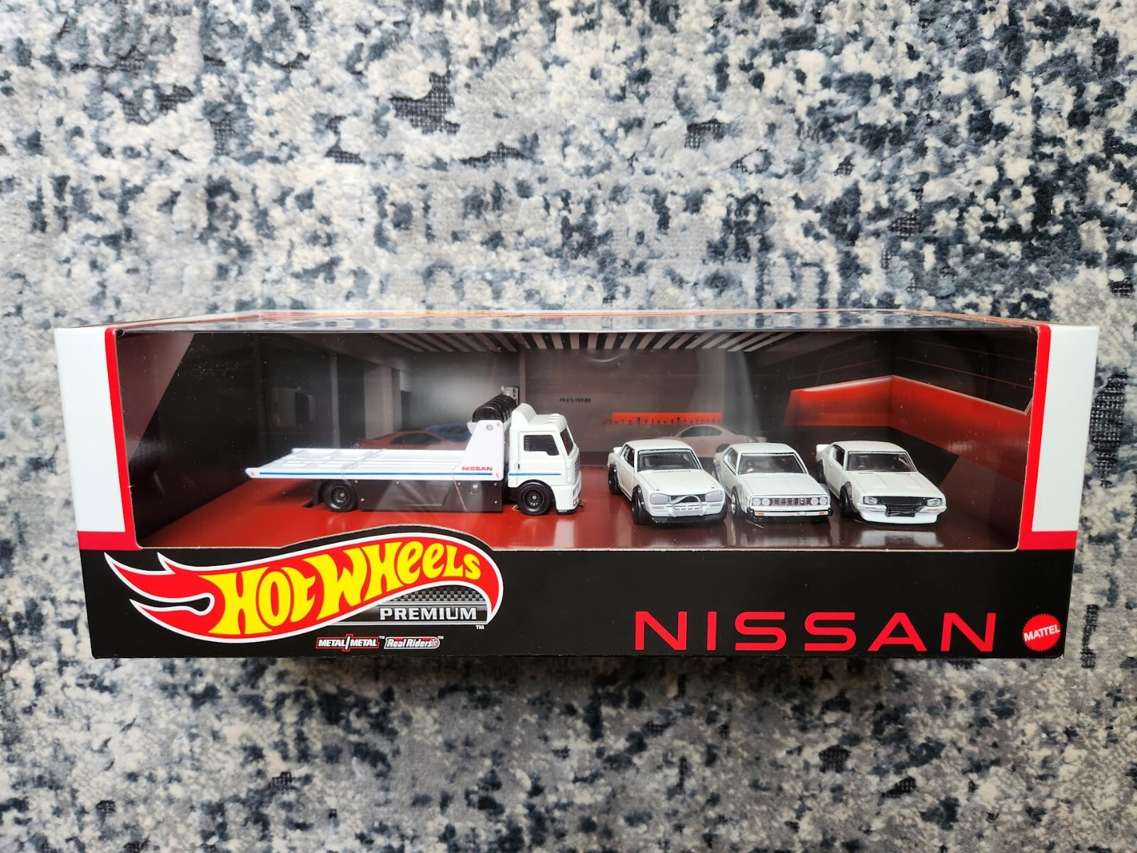 Hot Wheels Premium Collector Set, 3 Nissan Skyline Cars & 1 Transporter