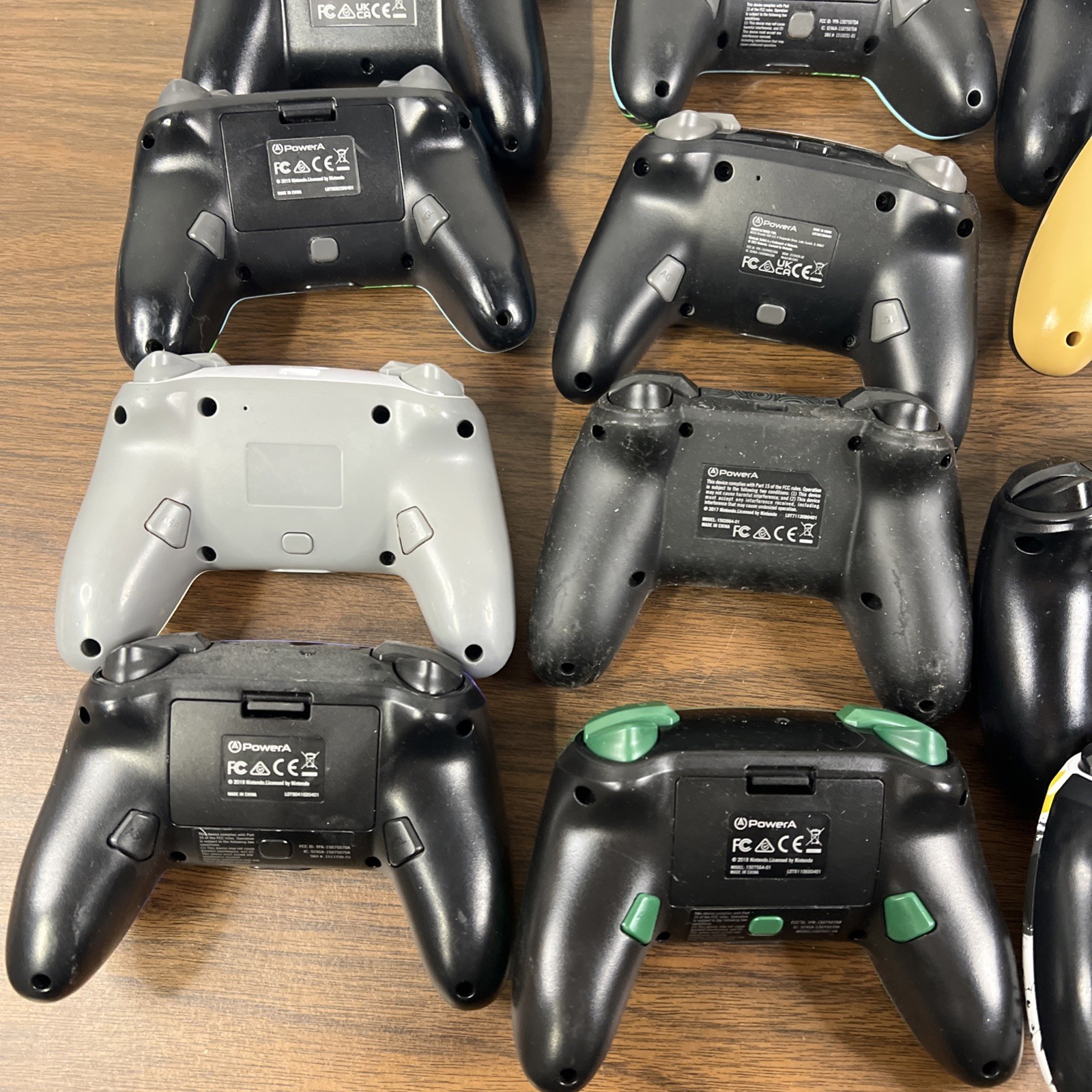 Lot of 30 Mixed PowerA PDP Hori Controllers for Nintendo Switch – ⚠️ UNTESTED