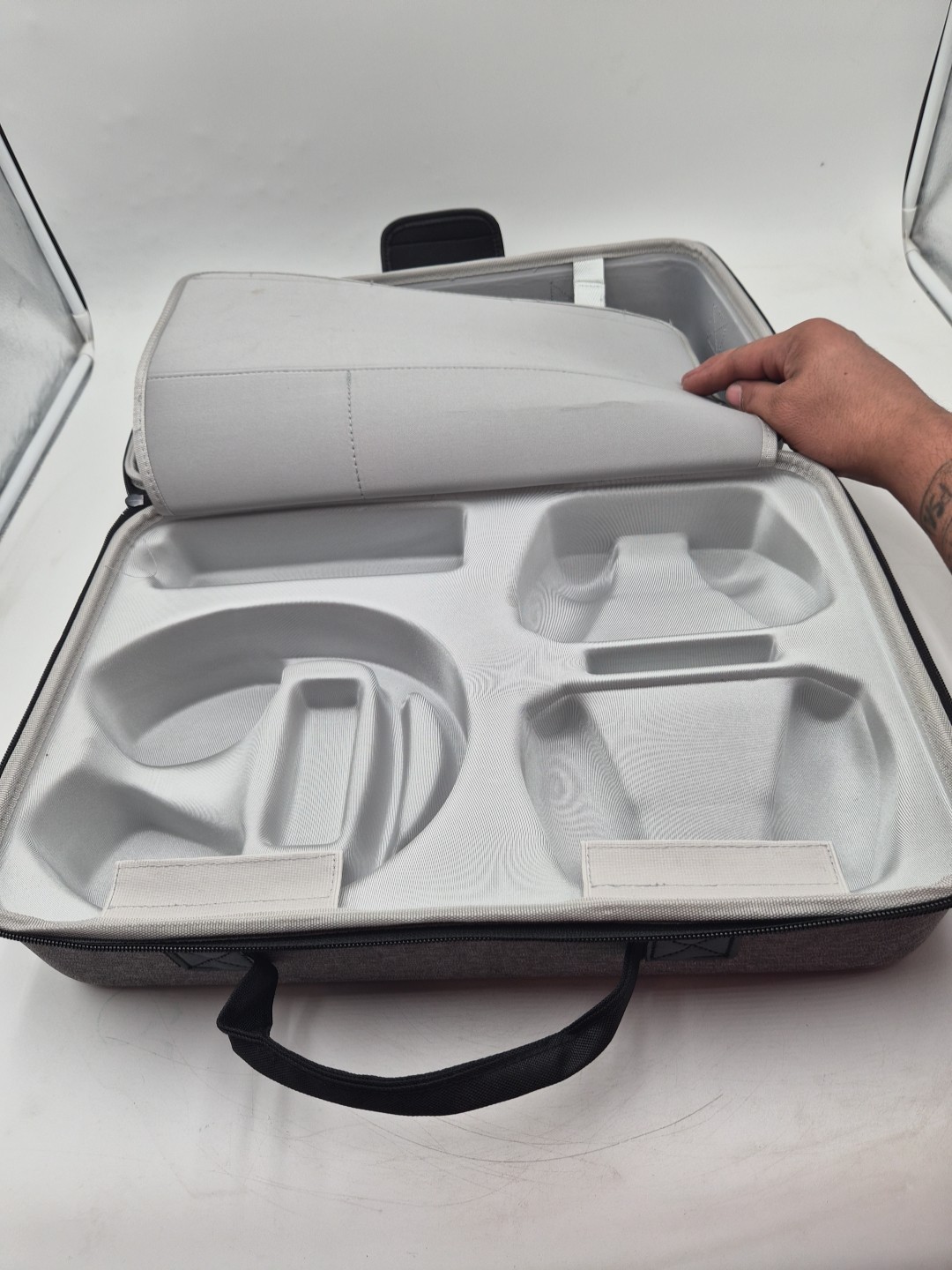 Hard Shell Carrying Case for PS5, PS5 Pro, 16″ x 11″ x 7″, Light Grey New