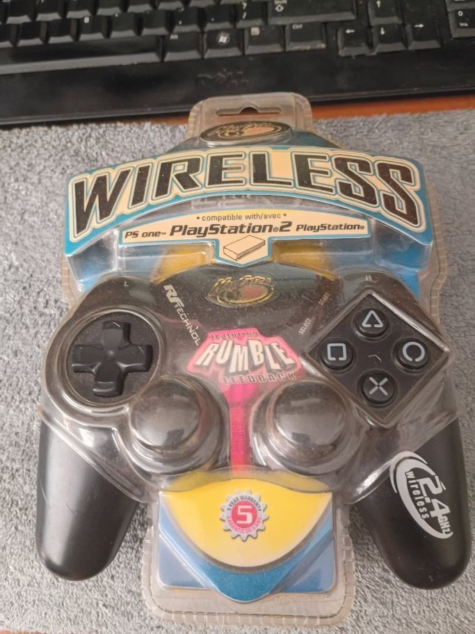 Mad Catz BLACK RF Technology 2.4 GHz Wireless PS2 PS1 Controller Brand New RARE