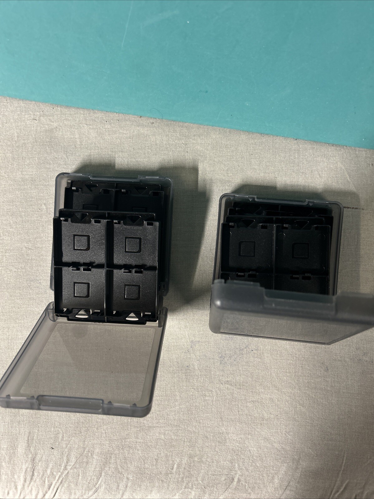 Nintendo DS Tinted Black Hard Plastic 16 Game Cartridge Compact Game Case Lot 2!