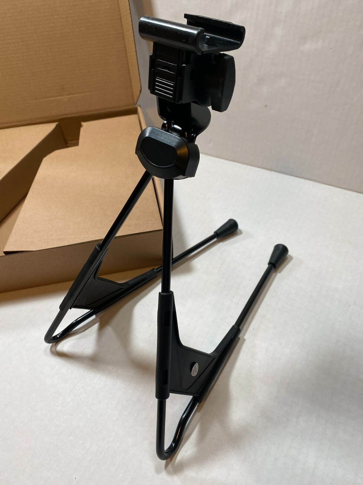 Nintendo Virtual Boy Stand with Complete Visor Eye Shield VUE-003 – Brand New