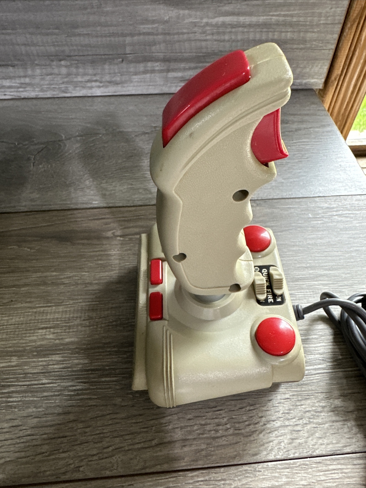 Beeshu Zinger Joystick Controller NES Nintendo Cream Red Good Quick Fire Retro
