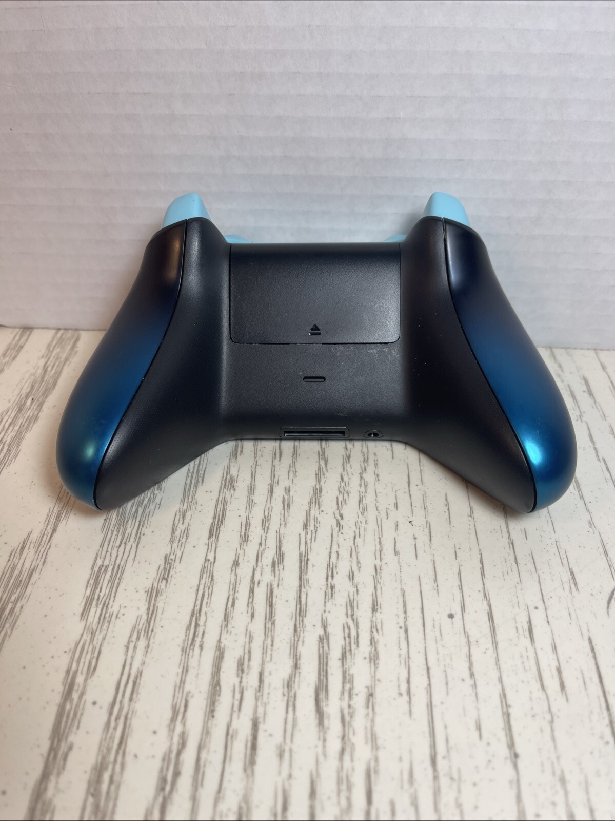 Microsoft Xbox One Wireless Controller – Absolute Zero Edition (1708)-Multicolor