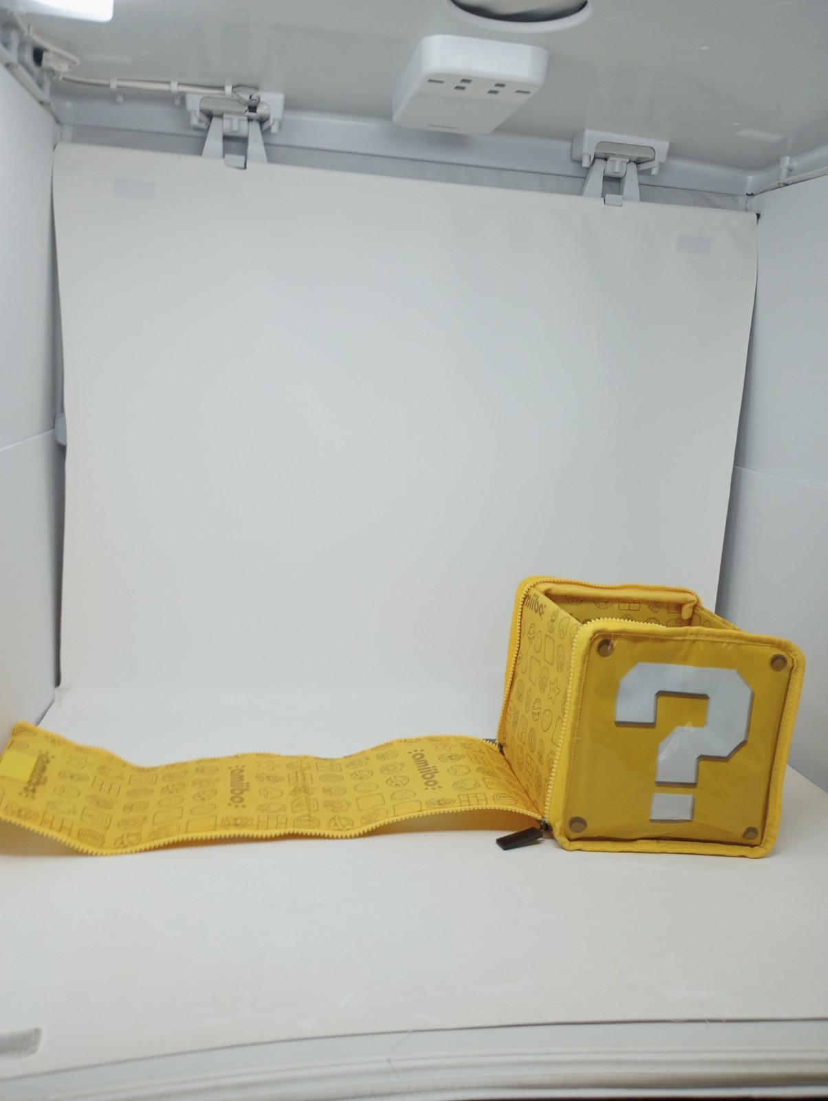 Nintendo 2014 Super Mario Amiibo Question Block Box Carrying Case
