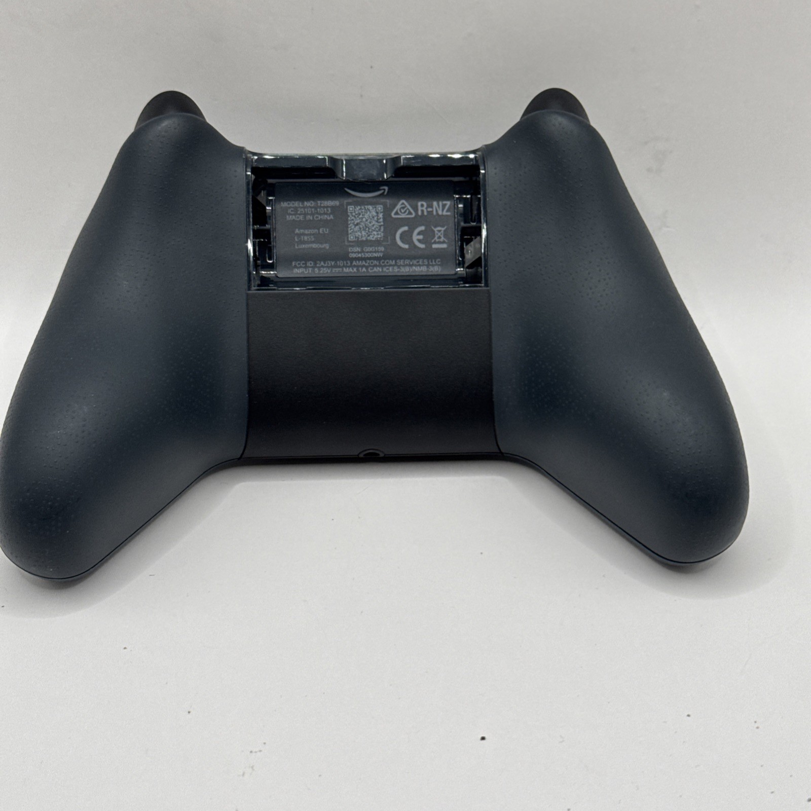 Amazon T28B69 Luna Multi Platform Wireless Gaming Controller Black Pre Owned