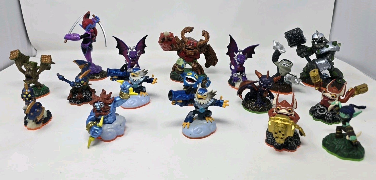 Skylander Figures Mixed Lot Of 17