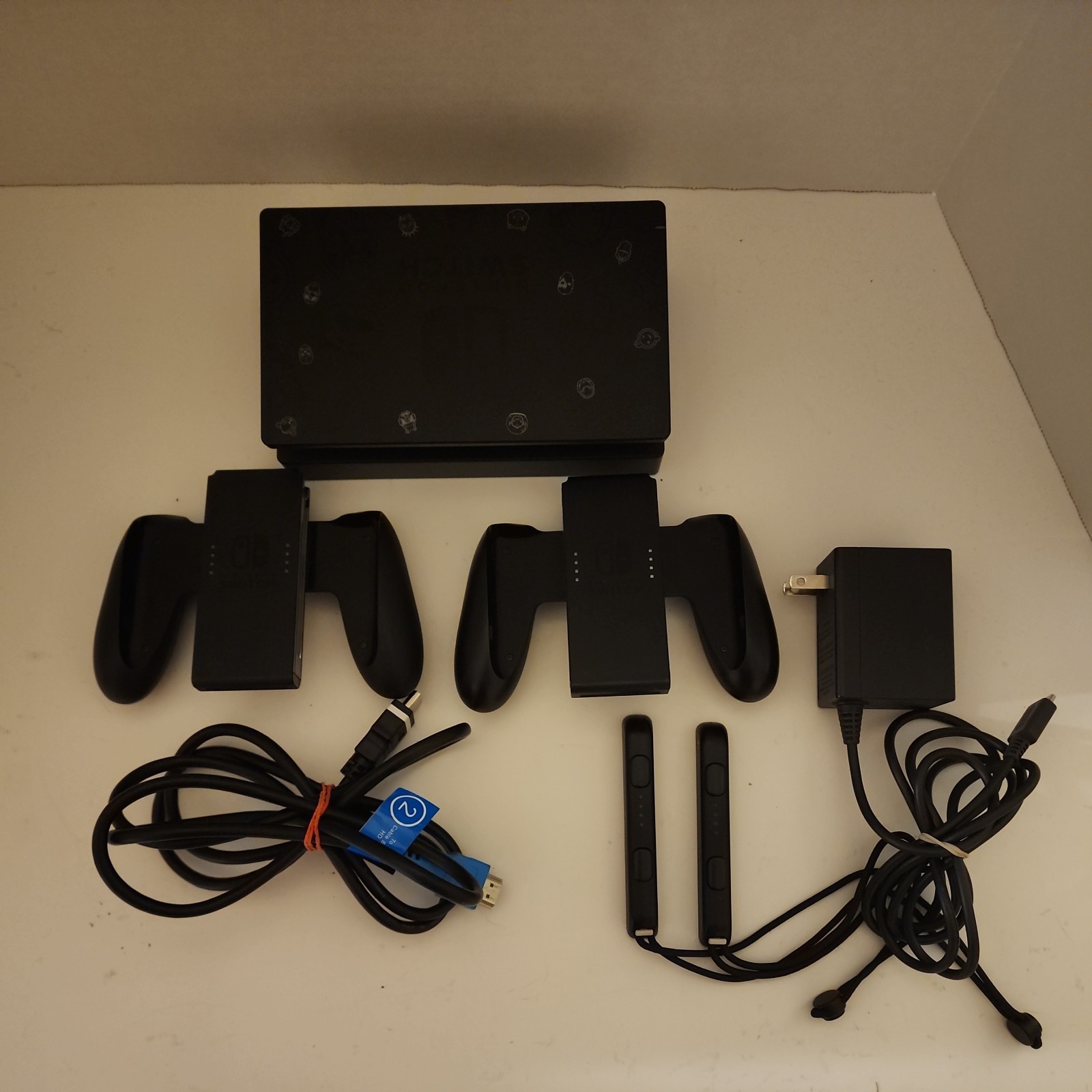 Nintendo Switch HAC-007 Dock HAC-011 Switch Joy Con+ 2 Wrist Strap HAC-014 Black