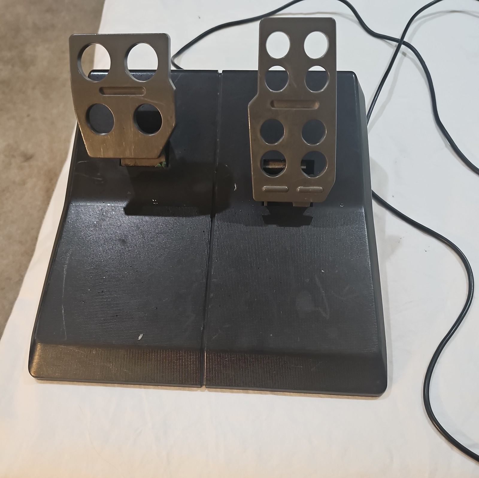 Logitech Driving Force Feedback Racing Steering Wheel and foot pedal UNTESTED