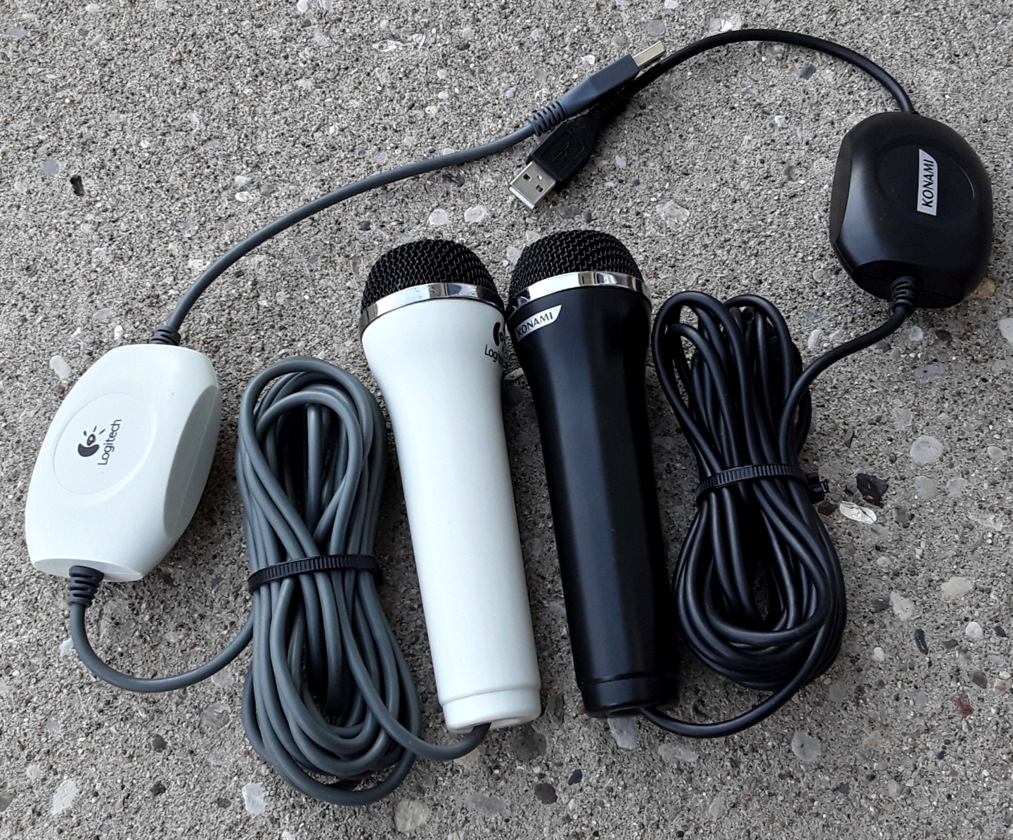 Rock Band Logitech Konami Wired Microphone Mic A-0234A Xbox 360 PS3 LOT of 2