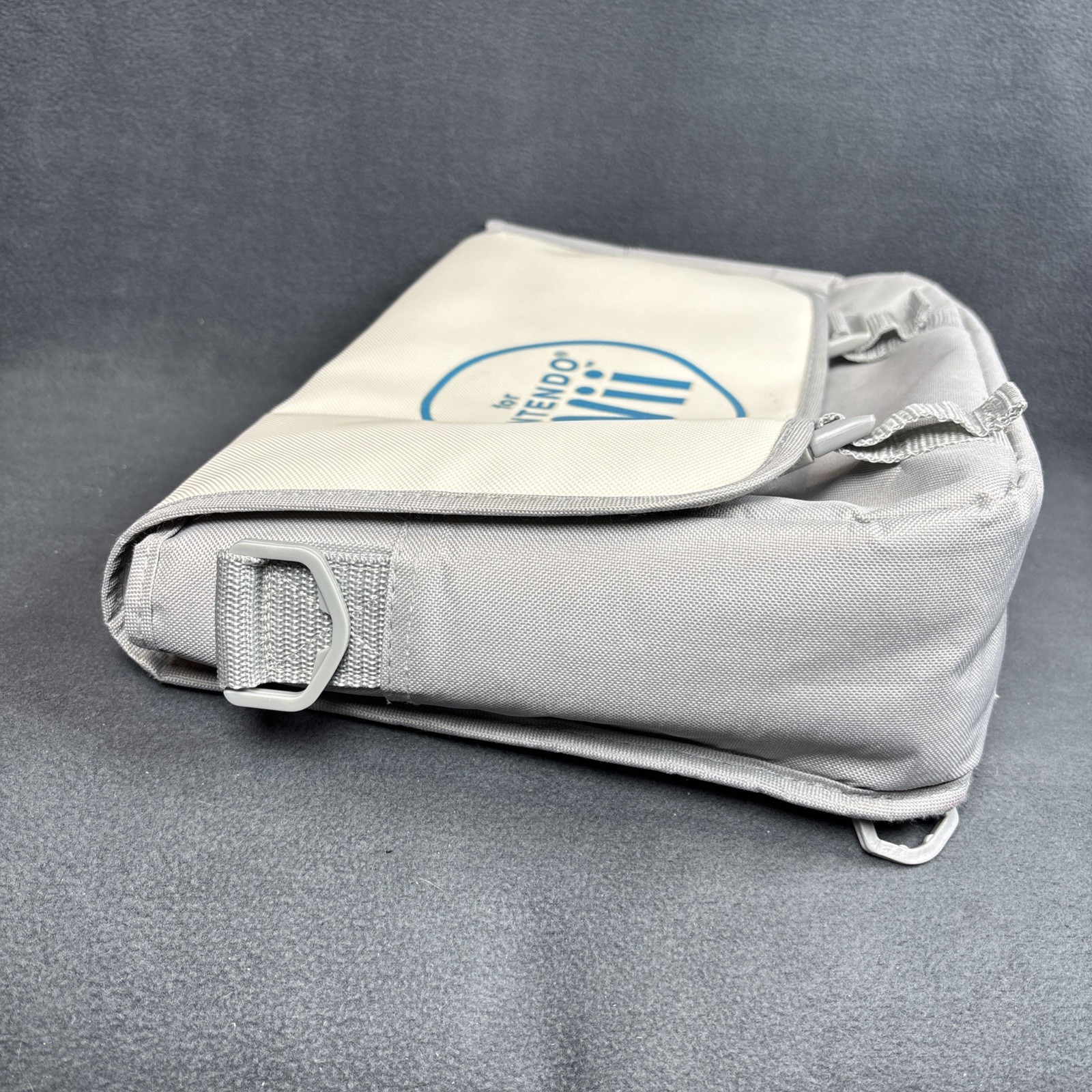 Nintendo Wii – Dream Gear Travel/Messenger Bag – NO Shoulder Strap – Gray/White