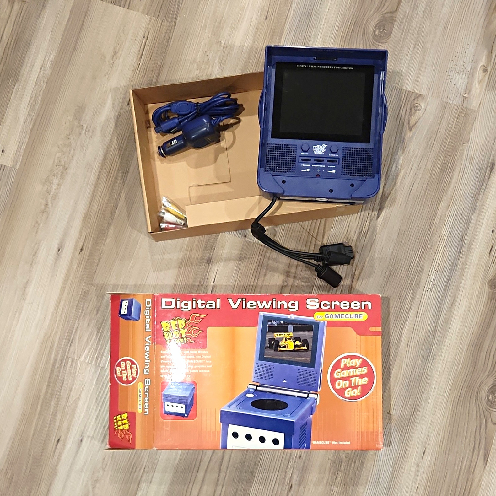 Red Hot Games Digital Viewing Screen for Nintendo GameCube Blue w/ Cables & Box