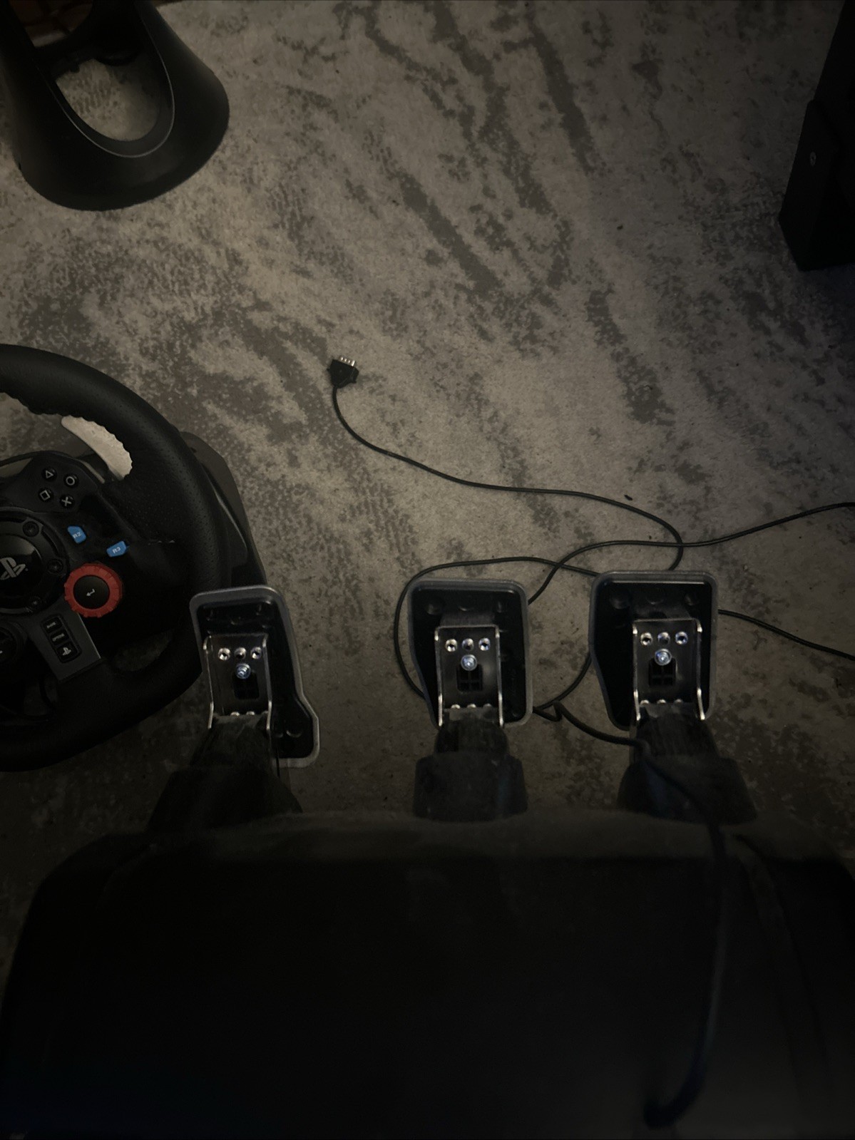 Logitech G29 Driving Force Racing Wheel Great Condition All Cords Barely Used