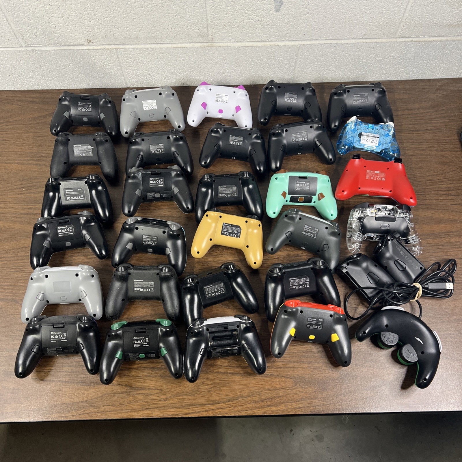 Lot of 30 Mixed PowerA PDP Hori Controllers for Nintendo Switch – ⚠️ UNTESTED