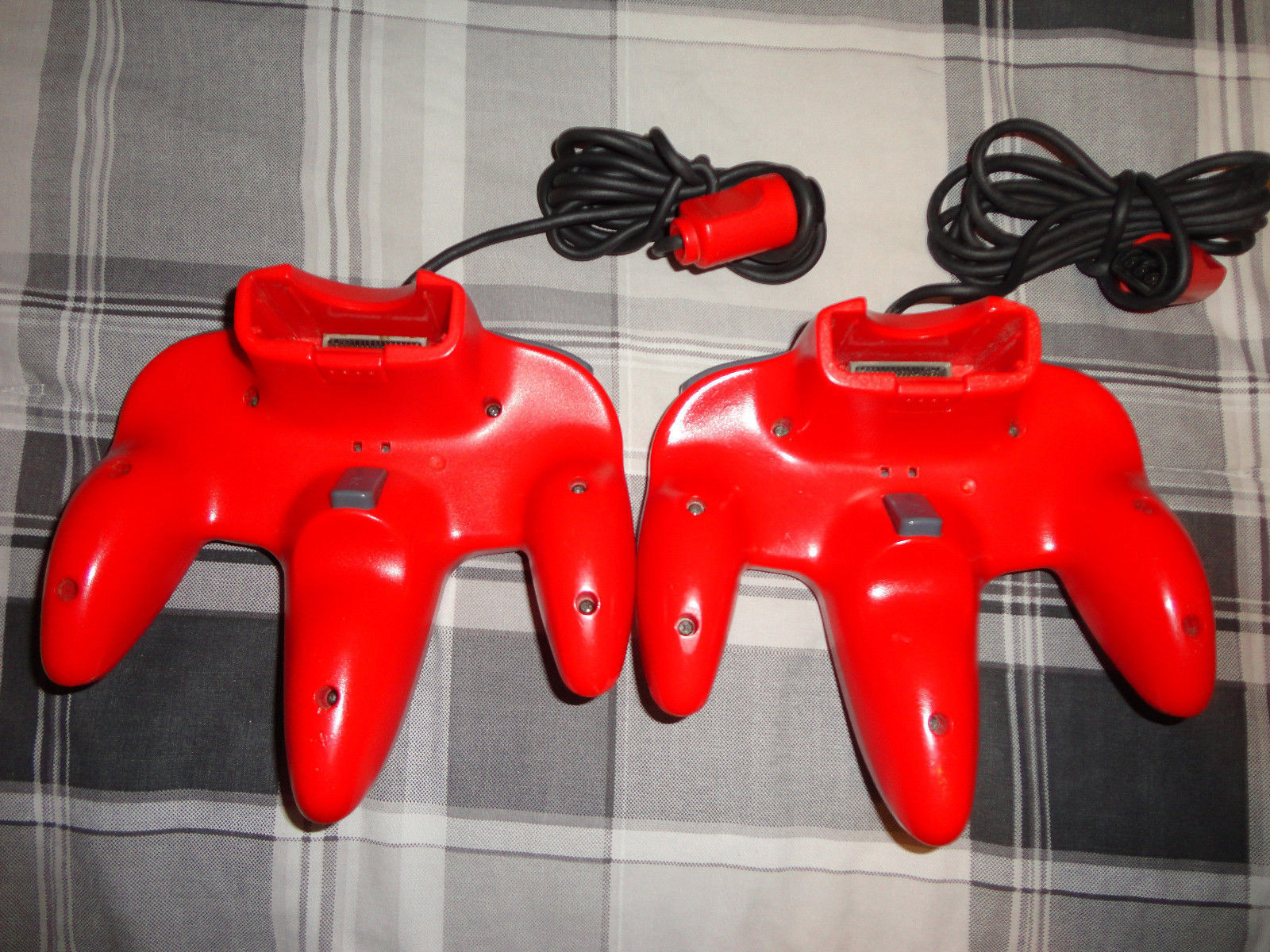 (2) N64 NINTENDO 64 controller ,yellow, red, gray, black, purple, blue, ORIGINAL