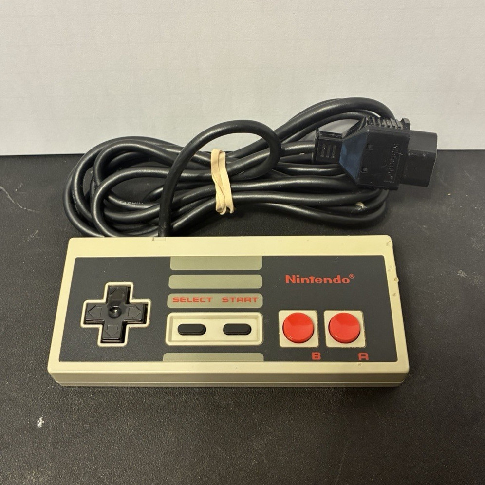 Nintendo NES-004 Wired Controller Gray/Black/Red D-Pad for NES-001 Console