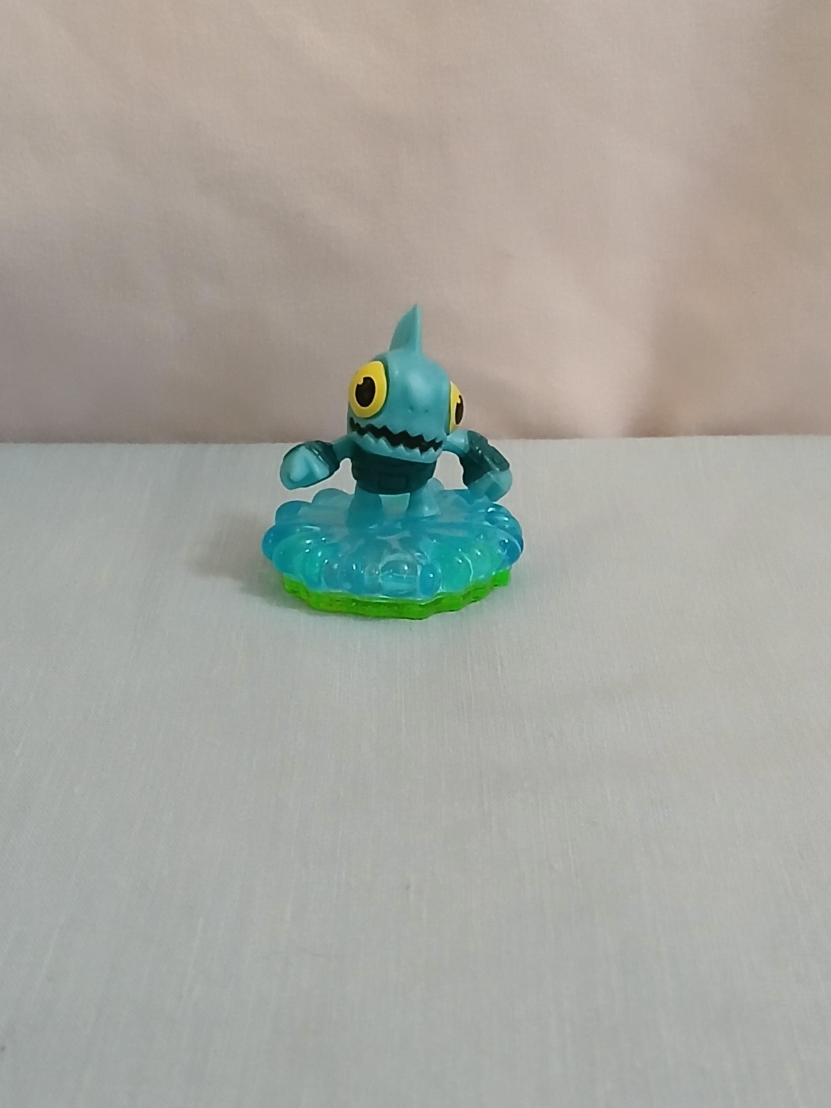 Skylanders Spyro’s Adventures Sidekick Gill Runt Character Figure Green Base