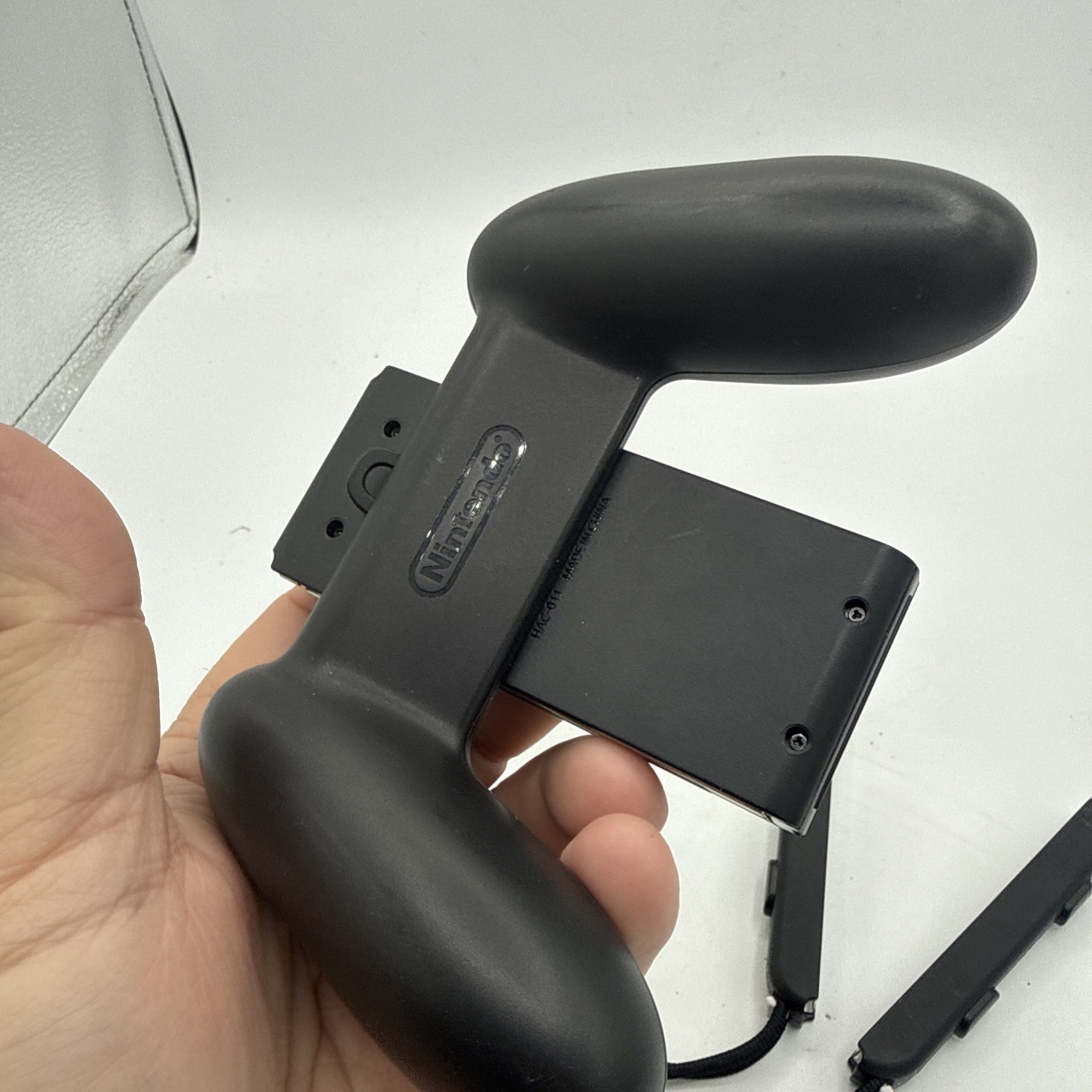 Nintendo Joy-Con OEM Charging Grip Controller Black HAC-011/2 Hac014 Controllers