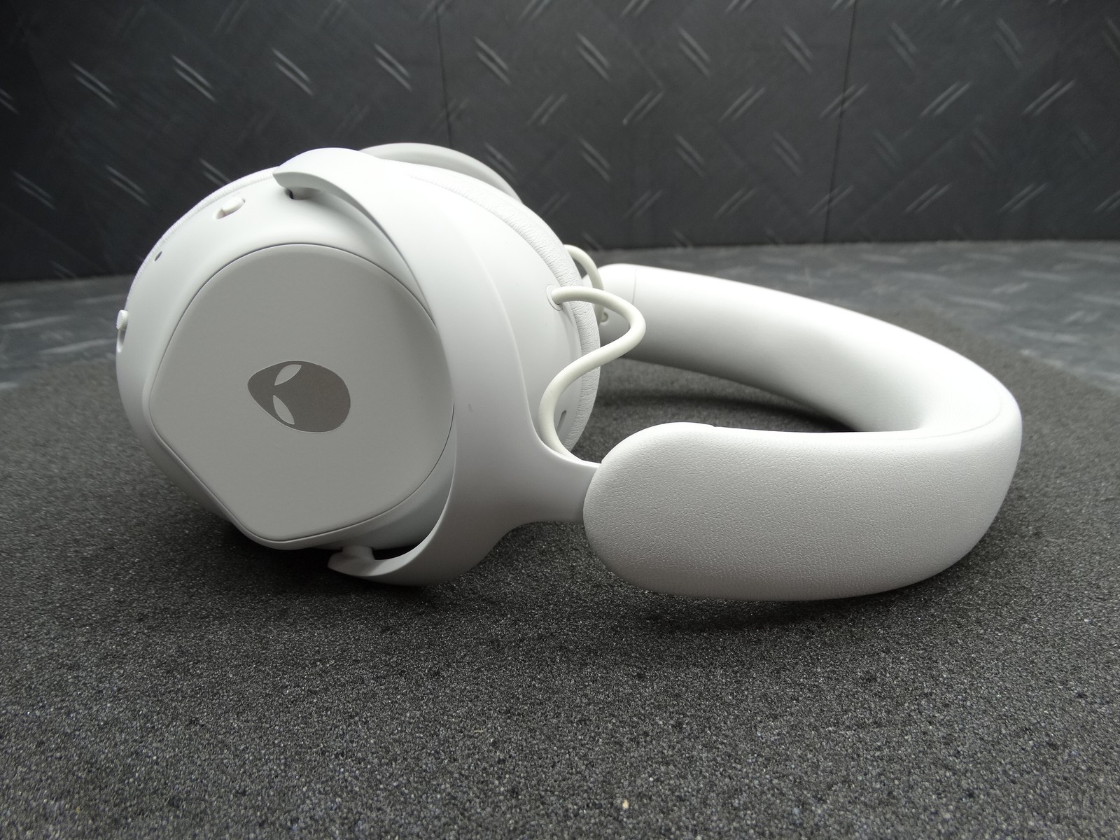 Alienware Pro Wireless Over-the-Ear Gaming Headset 520-BBKM