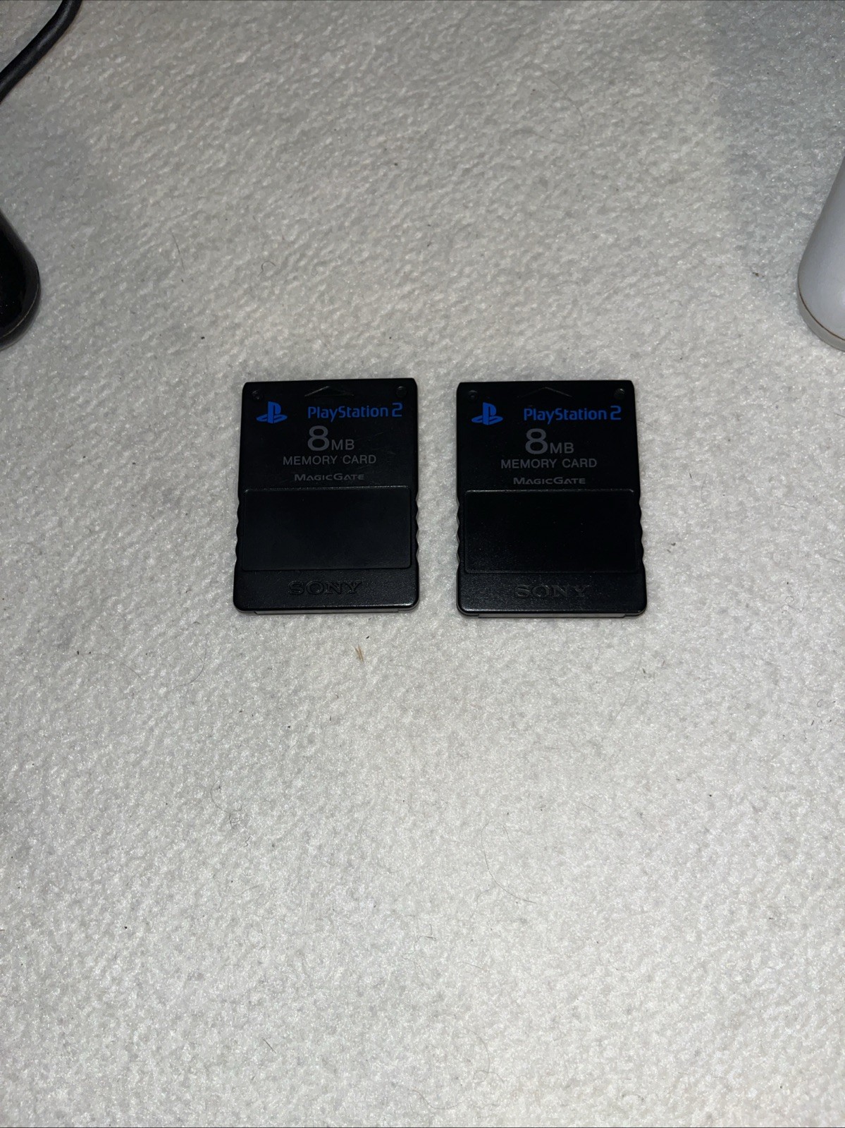 2x PLAYSTATION 2 PS2 Sony Controllers SCPH-10010 & SCPH-110 & 2 Memory 8mg Cards