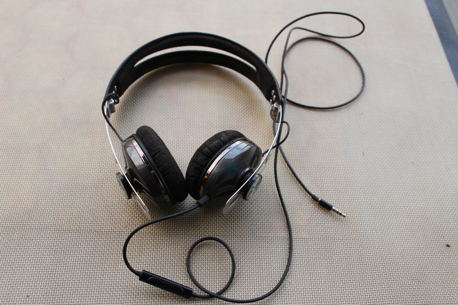 Original Sennheiser Momentum 1st Edition Wired Stereo Headphones