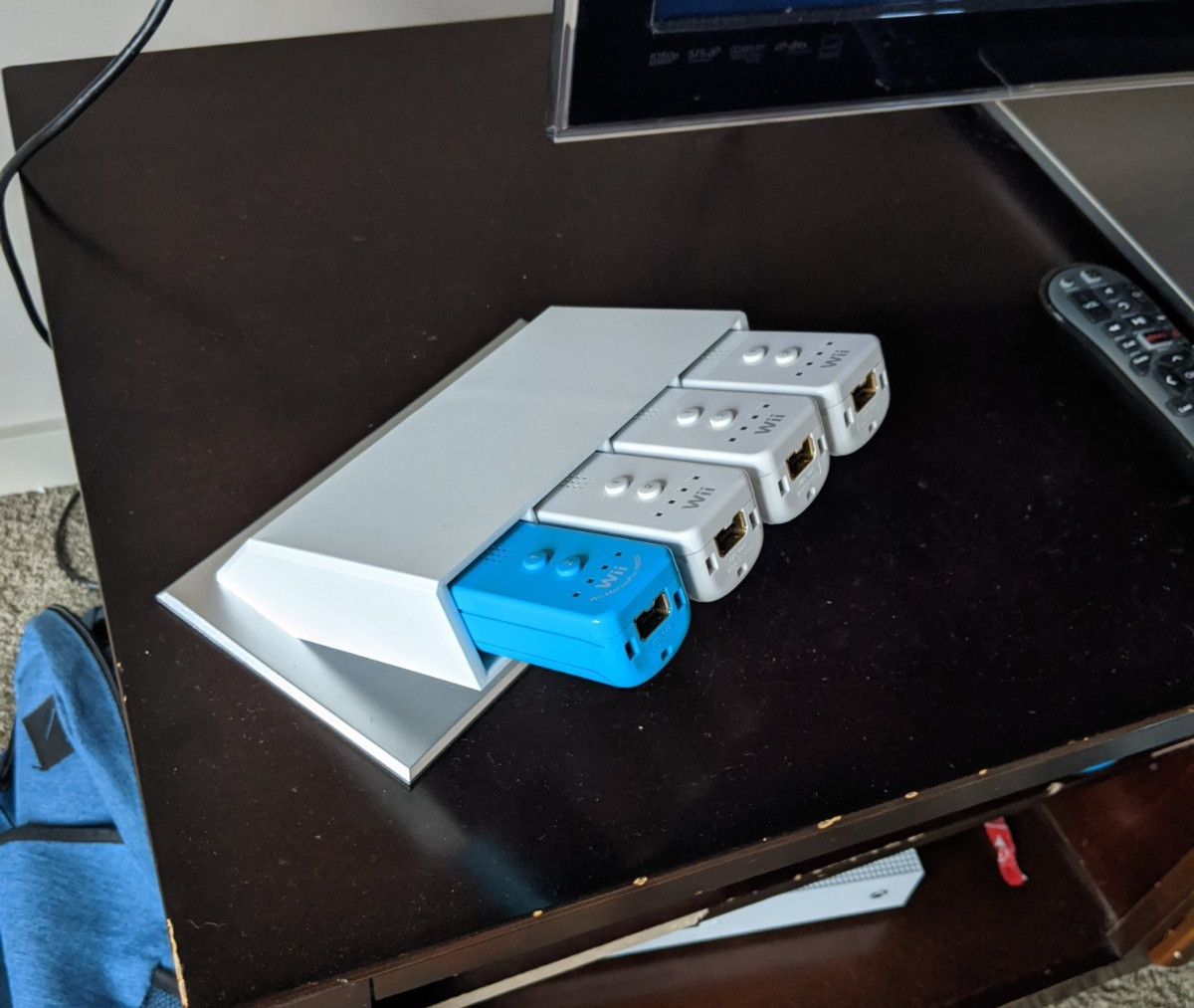 Nintendo Wii Controller Holder Stand