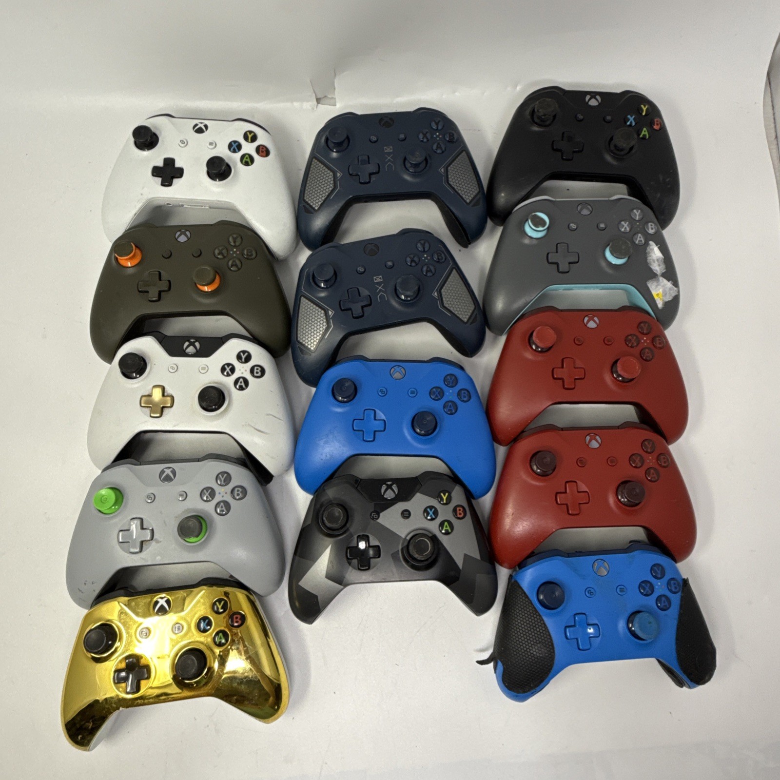 Lot Of 14 Various Condition Genuine Xbox One Controllers Model 1537, 1697, 1708