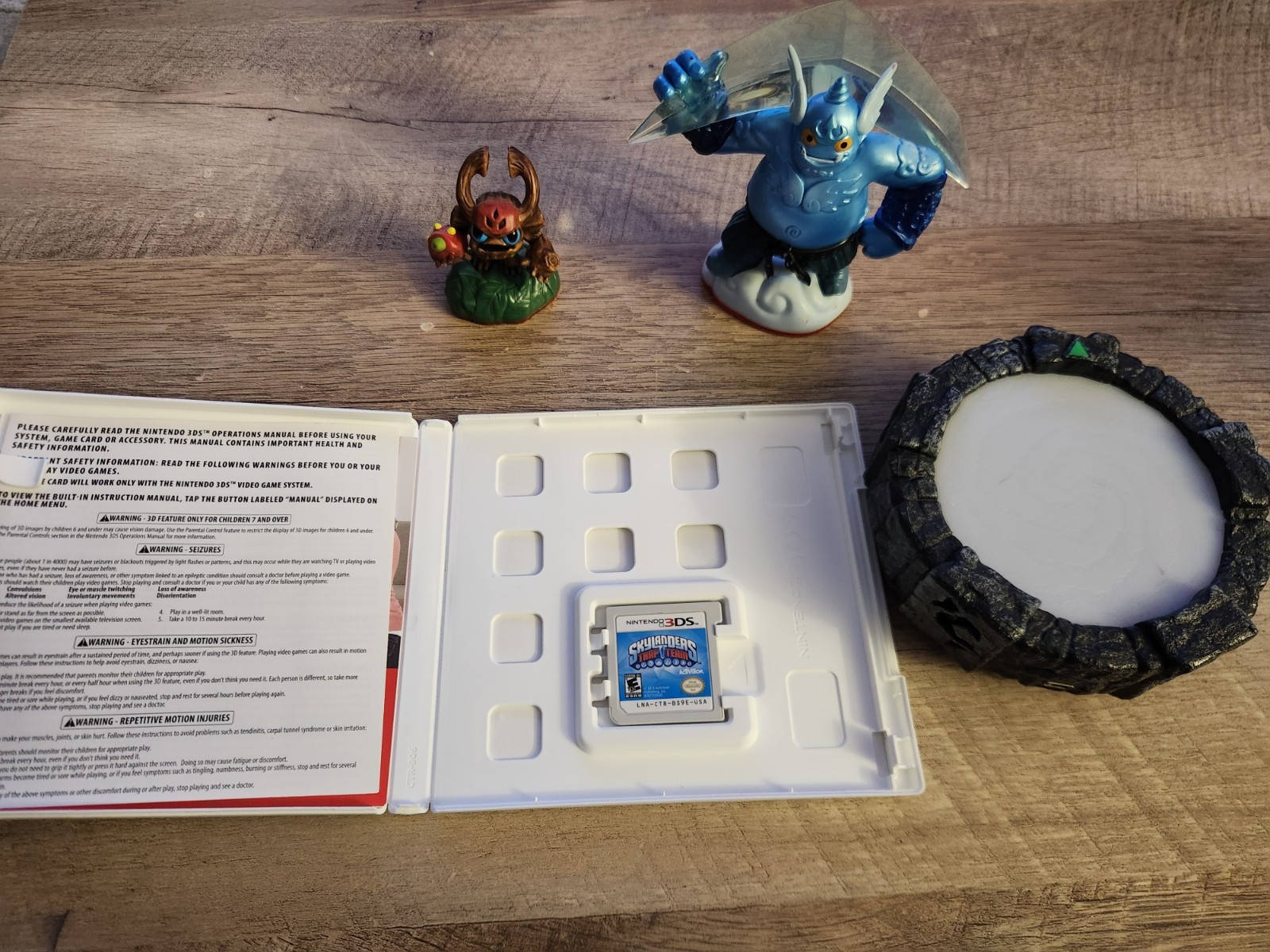 Skylanders Trap Team 3ds With Wireless Portal” Light Battery Corrosion”