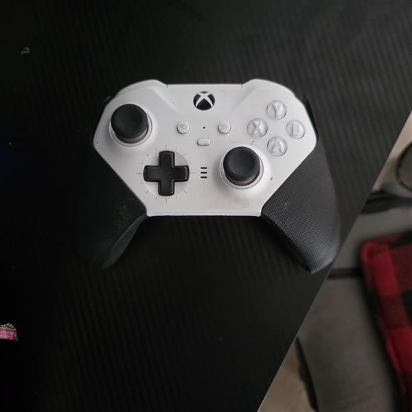 Microsoft 4IK00001 Xbox Elite Series 2 Core Wireless Controller, White