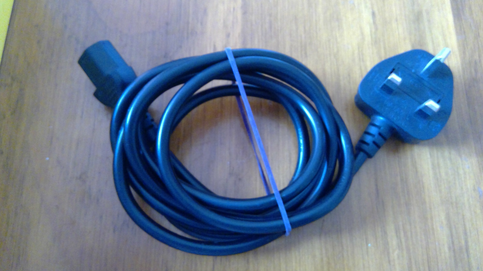Yung Li power cable, 2 metres,3 prong UK/Hong Kong, 250V’13 amp fused,spare plug