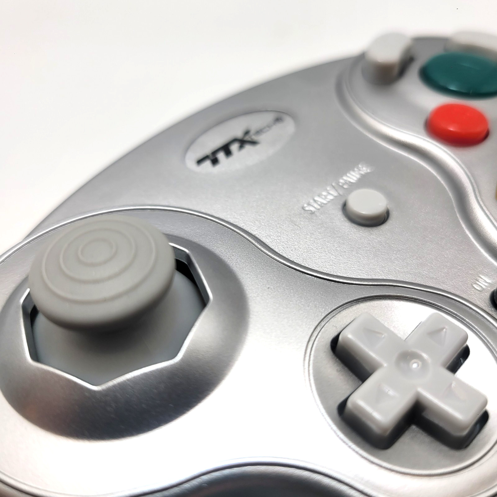 Silver “WaveDash” Wireless GameCube Controller for NGC or Wii – New In Box