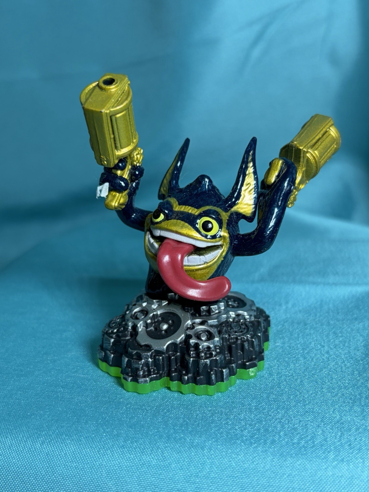 2011 Legendary Trigger Happy Skylanders Spyro’s Adventure Figure L1121A